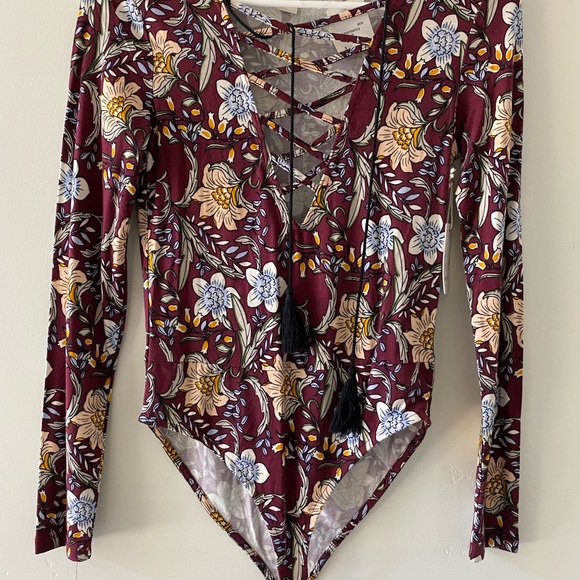 FLORAL BODYSUIT LONG SLEEVE WITH TASSELS. NEVER WORN. NWT. - Picture 9 of 9